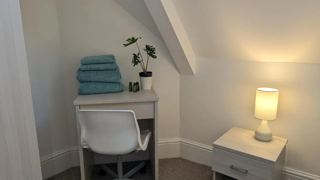 Modern Spacious Apartment Brighton
