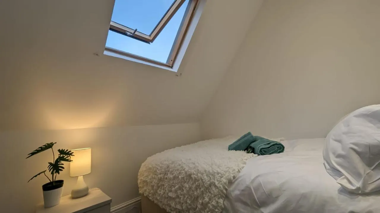 Modern Spacious Apartment Brighton