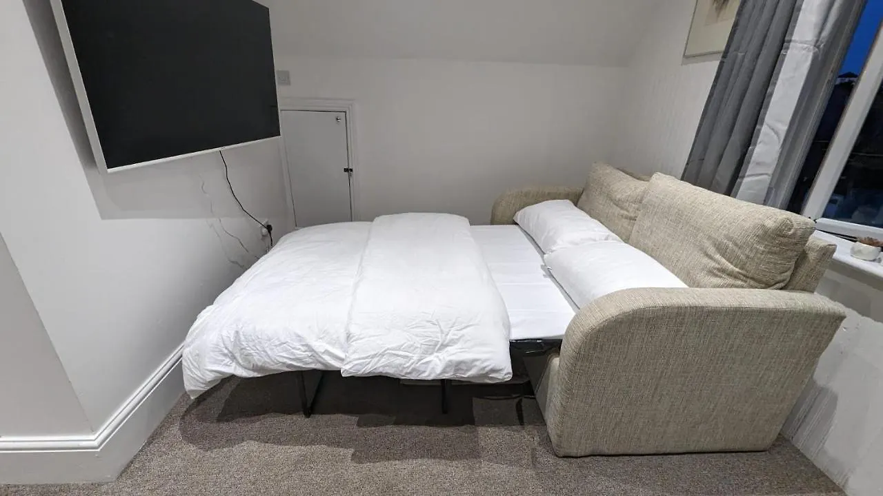 Modern Spacious Apartment Brighton