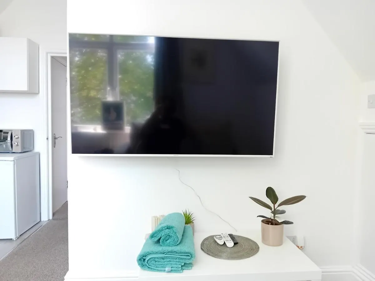 Modern Spacious Apartment Brighton